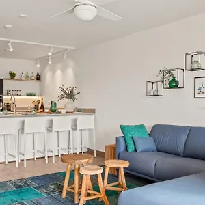 https://blue-bay-apartments.comcaribbean.com